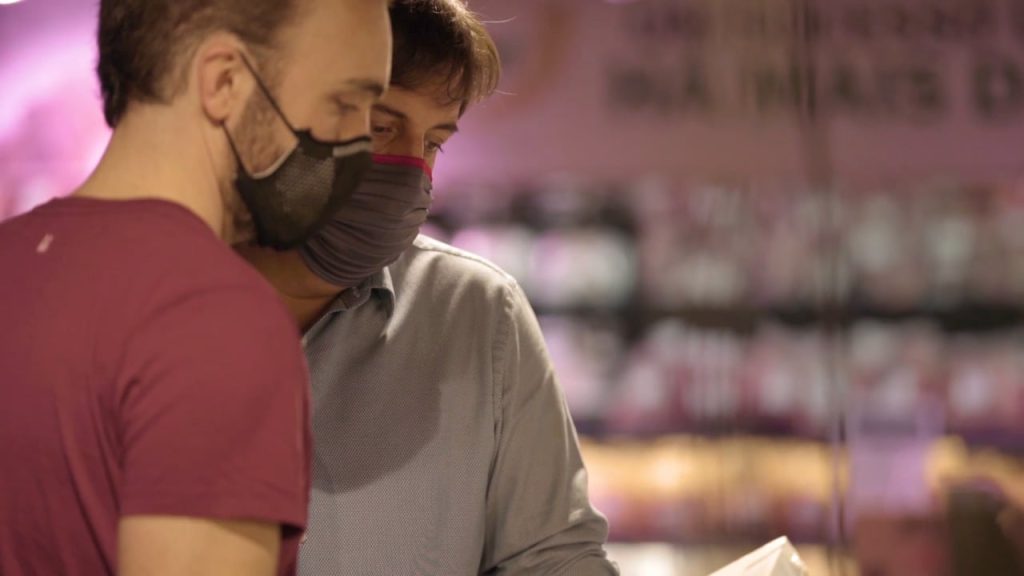 Frame de abertura do vídeo: Supermercado Verdemar: Leo Paixão